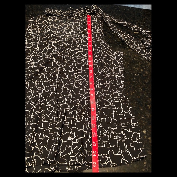 NWOT.   RW&Co. Peplum V-Neck Sleeveless Blouse - Picture 4 of 7